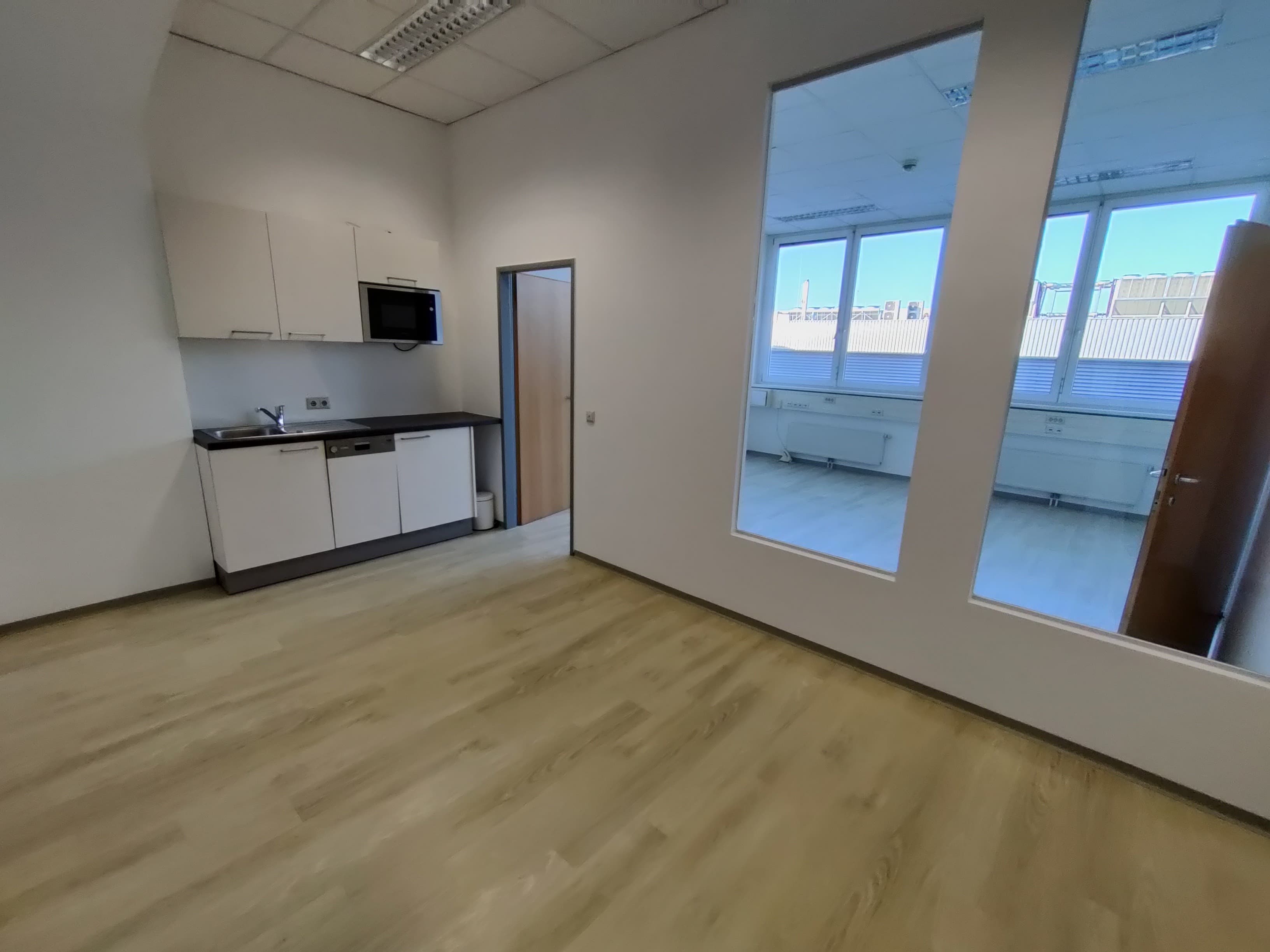Büro mit Wohlfühlfaktor – 2 Räume, Küche, Glasflächen & Vinylboden 1N03